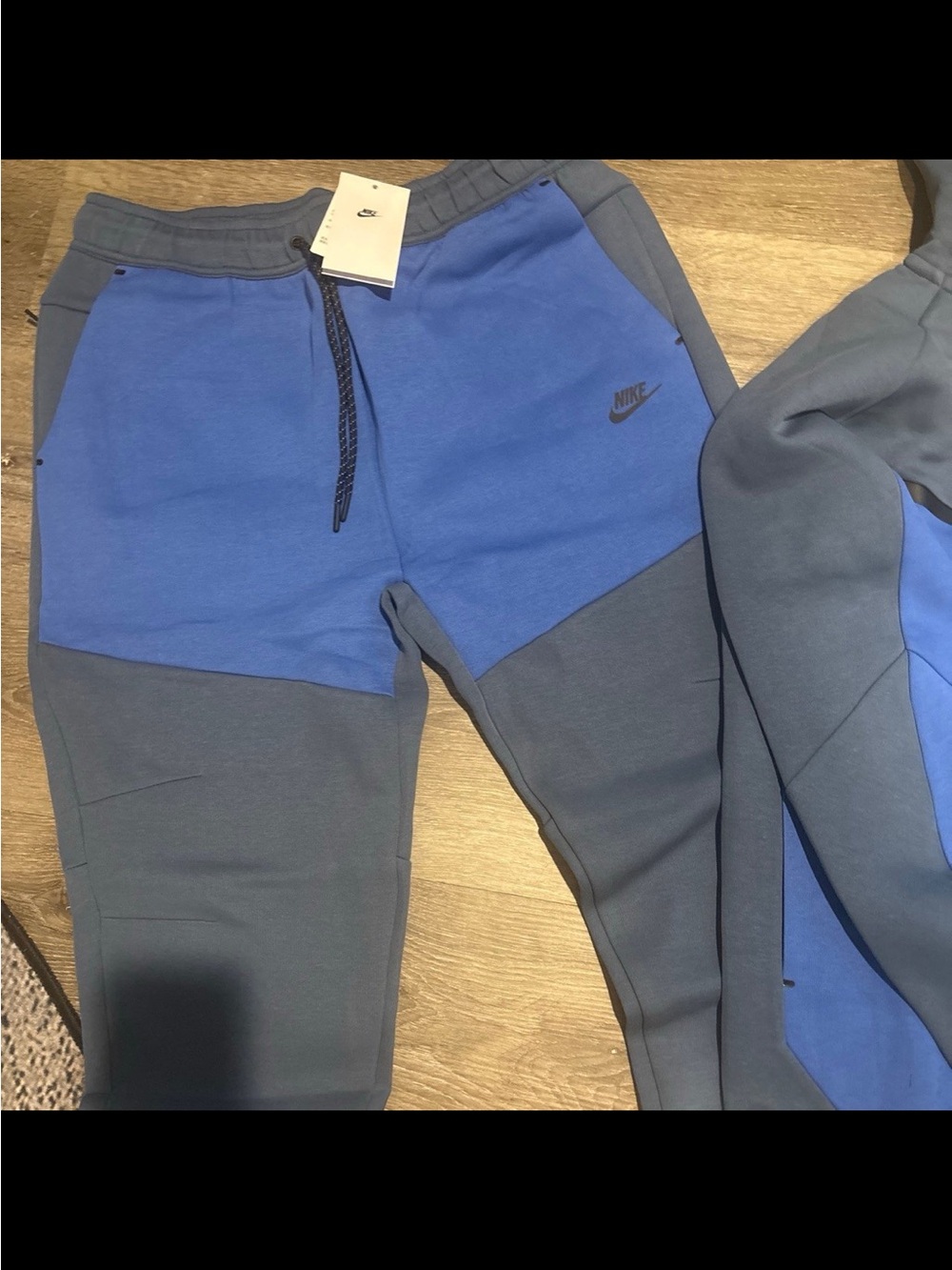 Nike Tech - Picture 2 of 5